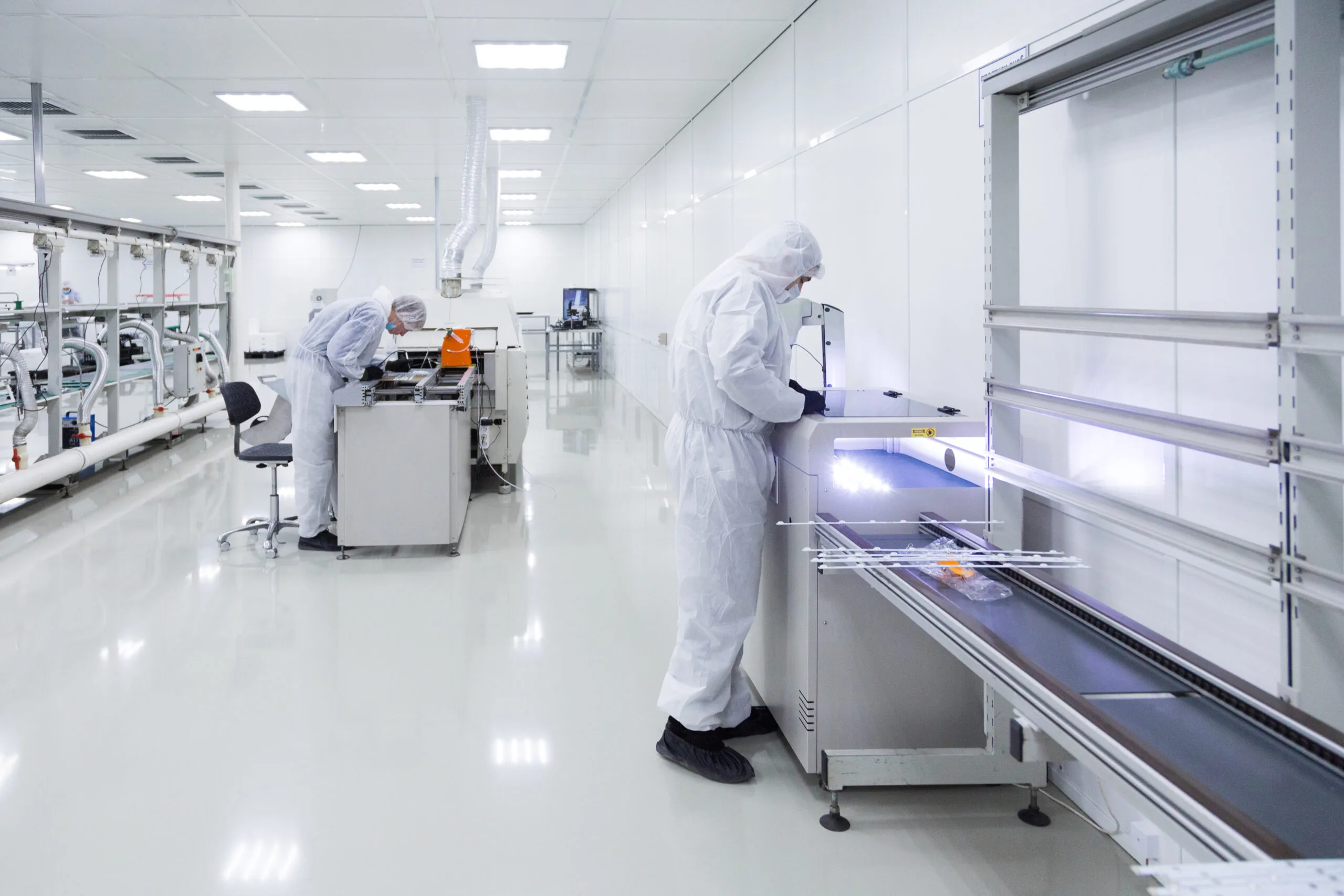 Cleanroom environmental monitoring system for temperature, humidity, and differential pressure control